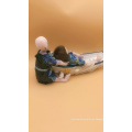 Brinquedo de boneca de pelúcia com atividades femininas para crianças